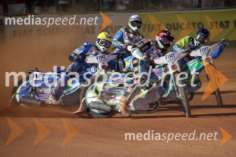 Matej Žagar, Slovenija (levo), Bjarne Pedersen, Danska (spredaj) in Antonio Lindbaeck, Švedska (desno)SPEEDWAY, Speedway Grand Prix - VN Italije 2005 dirka