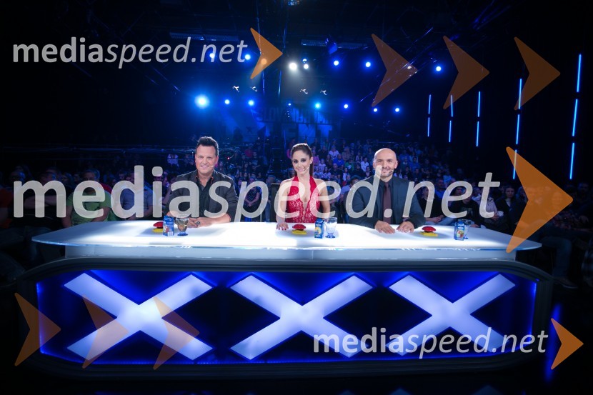  Rok Golob, glasbenik;  Ana Klašnja, balerina;  Branko Čakarmiš,  programski direktor Pro PlusaSlovenija ima talent 2014, prva polfinalna oddaja