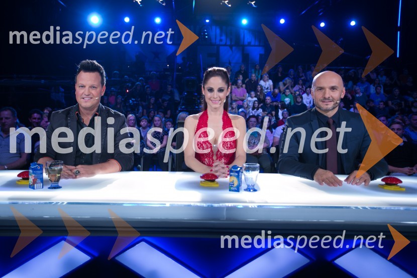  Rok Golob, glasbenik;  Ana Klašnja, balerina;  Branko Čakarmiš,  programski direktor Pro PlusaSlovenija ima talent 2014, prva polfinalna oddaja