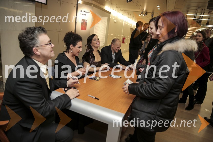  Peter Eldrige, glasbenik, New York Voices;  Kim Nazarian, pevka, New York Voices;  Lauren Kinhan, pevka, New York Voices;  Darmon Meader, glasbenik, New York VoicesNew York Voices, gala koncert vokalne skupine