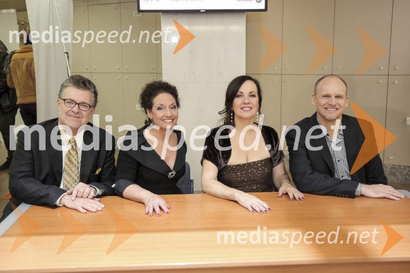  Peter Eldrige, glasbenik, New York Voices;  Kim Nazarian, pevka, New York Voices;  Lauren Kinhan, pevka, New York Voices;  Darmon Meader, glasbenik, New York VoicesNew York Voices, gala koncert vokalne skupine