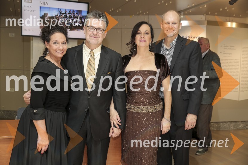  Kim Nazarian, pevka, New York Voices;  Peter Eldrige, glasbenik, New York Voices;  Lauren Kinhan, pevka, New York Voices;  Darmon Meader, glasbenik, New York VoicesNew York Voices, gala koncert vokalne skupine