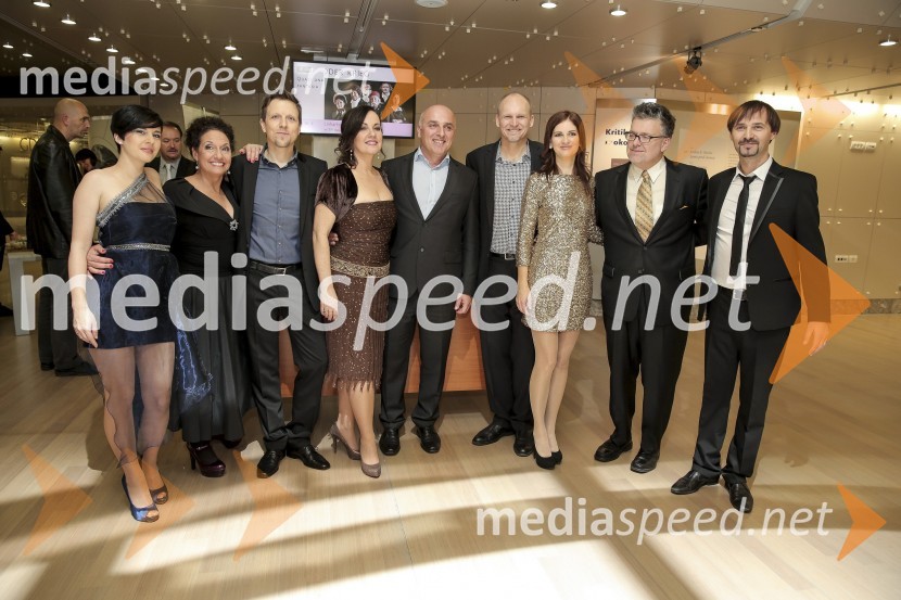  ... ;  Kim Nazarian, pevka, New York Voices;  ... ;  Lauren Kinhan, pevka, New York Voices;  ... ;  Darmon Meader, glasbenik, New York Voices;  ... ;  Peter Eldrige, glasbenik, New York Voices;  ... New York Voices, gala koncert vokalne skupine