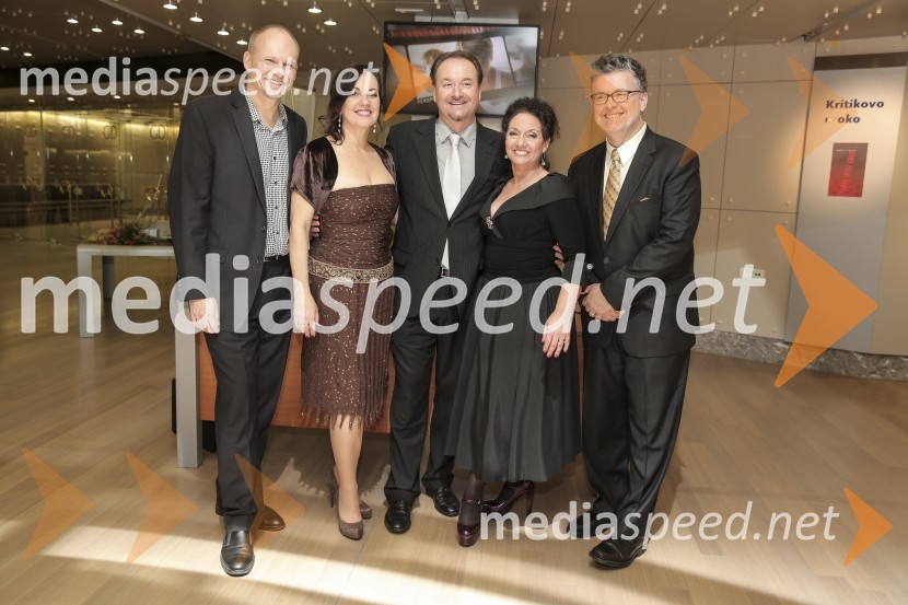  Darmon Meader, glasbenik, New York Voices;  Lauren Kinhan, pevka, New York Voices;  Patrik Greblo, dirigent;  Kim Nazarian, pevka, New York Voices;  Peter Eldrige, glasbenik, New York VoicesNew York Voices, gala koncert vokalne skupine