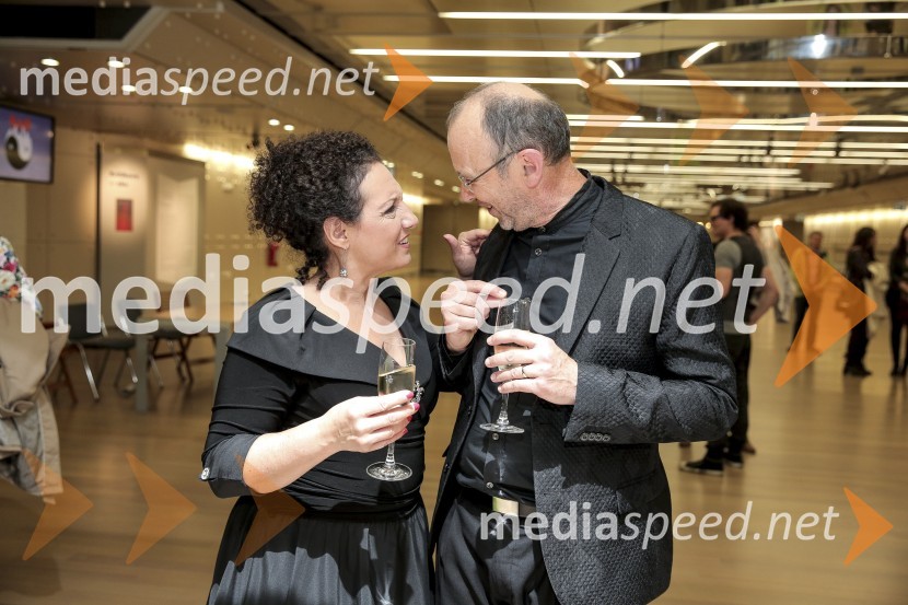  Kim Nazarian, pevka, New York Voices;  Lojze  Krajnčan, dirigent Big Banda RTV Slovenija New York Voices, gala koncert vokalne skupine