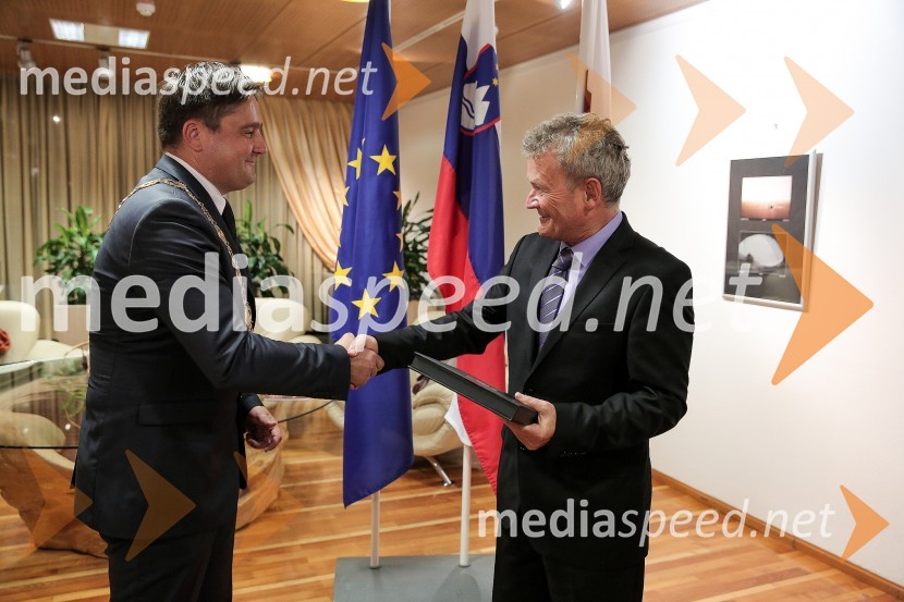  Boštjan Trilar, župan občine Kranj;  Mohor Bogataj, nekdanji župan občine KranjMestna občina Kranj, ustanovna seja Mestnega sveta