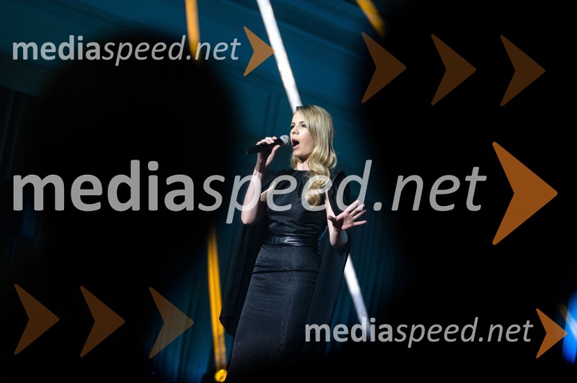  Anna Soklich, pevkaPoslovna moda by Trendi, modno-glasbeni dogodek