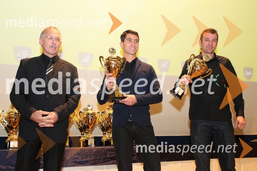  Silvin Vesenjak, predsednik AMD Orehova vas;  Sašo Kragelj, cross country (AMD Feroda);  Igor Fabiani, cross country (AMD Kranj)Podelitev nagrad državnim prvakom AMZS