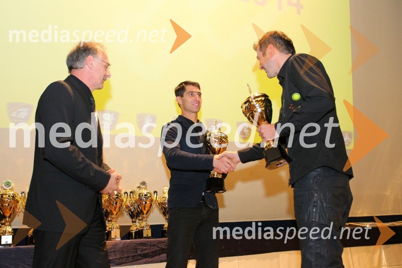  Silvin Vesenjak, predsednik AMD Orehova vas;  Sašo Kragelj, cross country (AMD Feroda);  Igor Fabiani, cross country (AMD Kranj)Podelitev nagrad državnim prvakom AMZS