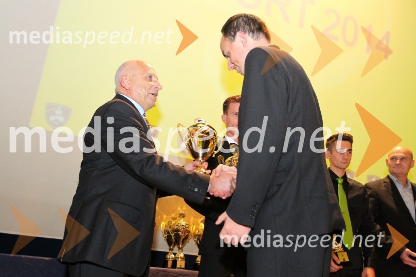  Ivan Molan, nekdanji speedwayist, AMD Krško;  Tomaž Požrl, podpredsednik speedway sekcije AMTK LjubljanaPodelitev nagrad državnim prvakom AMZS