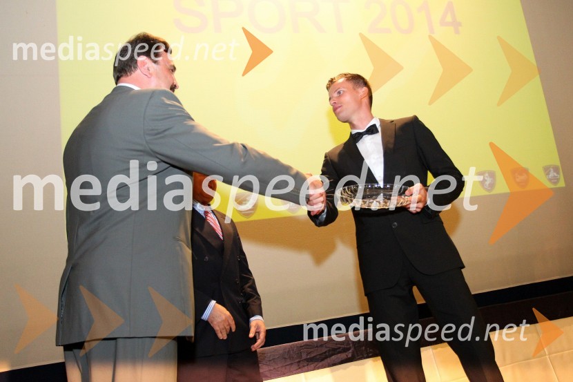  Drago Alenc, predsednik strokovnega sveta AMZS Šport pri AMZS Slovenija;  Matej Žagar, speedwayist (AMTK Ljubljana)Podelitev nagrad državnim prvakom AMZS