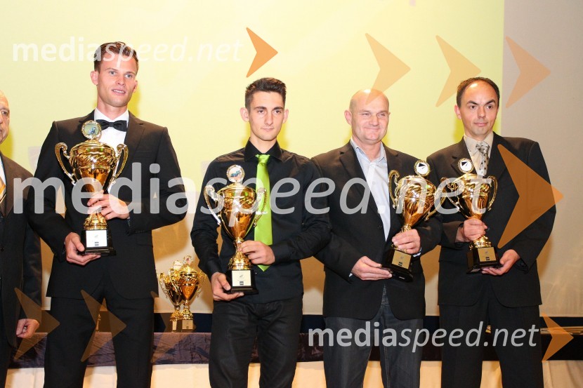  Matej Žagar, speedwayist (AMTK Ljubljana);  Žiga Kovačič, speedwayist (AMD Krško);  Franci Kalin, selektor slovenske speedway reprezentance;  Tomaž Požrl, podpredsednik speedway sekcije AMTK LjubljanaPodelitev nagrad državnim prvakom AMZS