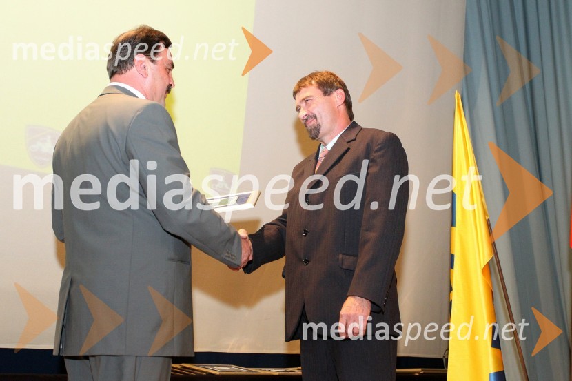  Drago Alenc, predsednik strokovnega sveta AMZS Šport pri AMZS Slovenija;  Ivan Slopšek, predsednik AMD BrežicePodelitev nagrad državnim prvakom AMZS