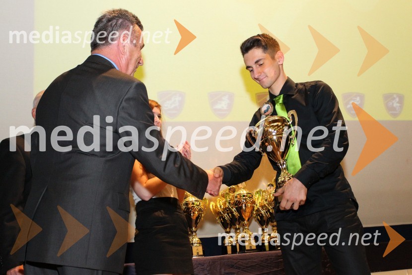  Janez Tomažič, predsednik komisije za speedway pri AMZS;  Žiga Kovačič, speedwayist (AMD Krško)Podelitev nagrad državnim prvakom AMZS