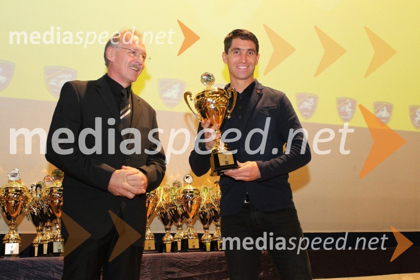  Silvin Vesenjak, predsednik AMD Orehova vas;  Sašo Kragelj, cross country (AMD Feroda)Podelitev nagrad državnim prvakom AMZS