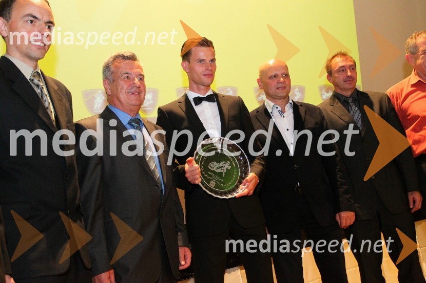 Tomaž Požrl, podpredsednik speedway sekcije AMTK Ljubljana;  Janez Tomažič, predsednik komisije za speedway pri AMZS;  Matej Žagar, speedwayist (Slovenija);  Franc Žagar;  Andrej Matjašec, predsednik ST LendavaPodelitev nagrad državnim prvakom AMZS