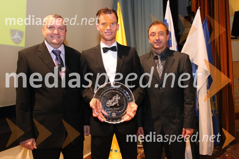  Igor Kolenko, direktor Stanovanjskega podjetja Lendava;  Matej Žagar, speedwayist (AMTK Ljubljana);  Andrej Matjašec, predsednik ST LendavaPodelitev nagrad državnim prvakom AMZS