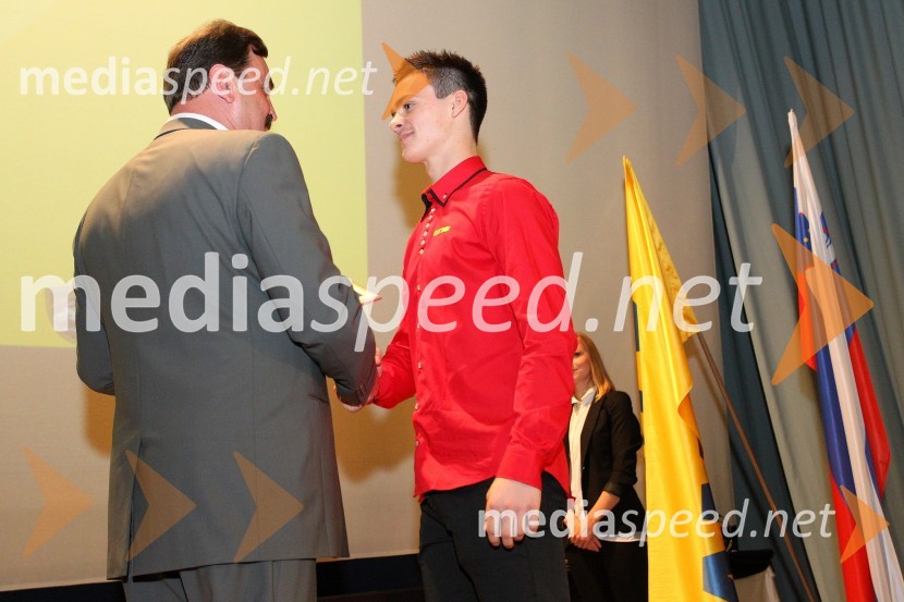  Drago Alenc, predsednik strokovnega sveta AMZS Šport pri AMZS Slovenija;  Tim Gajser, motokrosist (Motocross-Ski Gajser team)Podelitev nagrad državnim prvakom AMZS