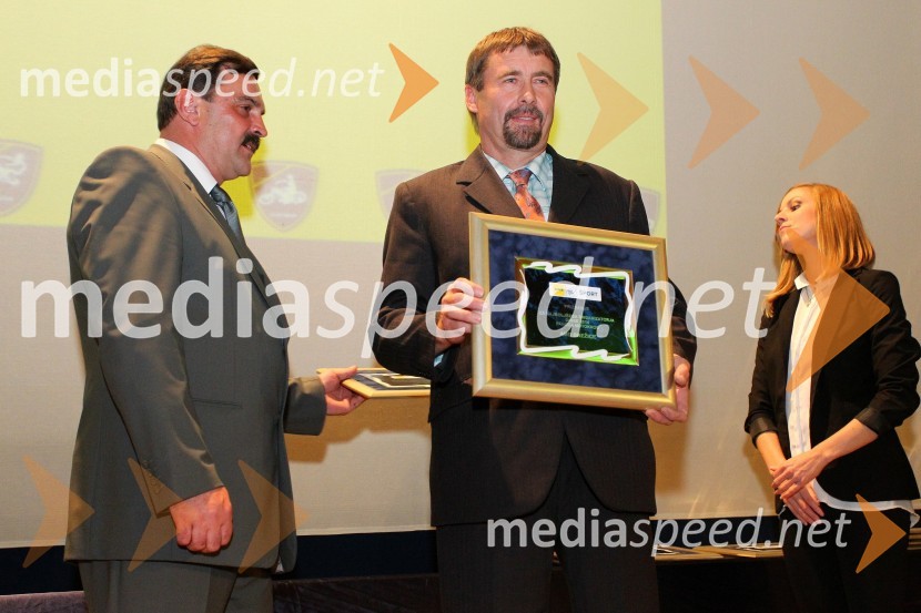  Drago Alenc, predsednik strokovnega sveta AMZS Šport pri AMZS Slovenija;  Ivan Slopšek, predsednik AMD BrežicePodelitev nagrad državnim prvakom AMZS