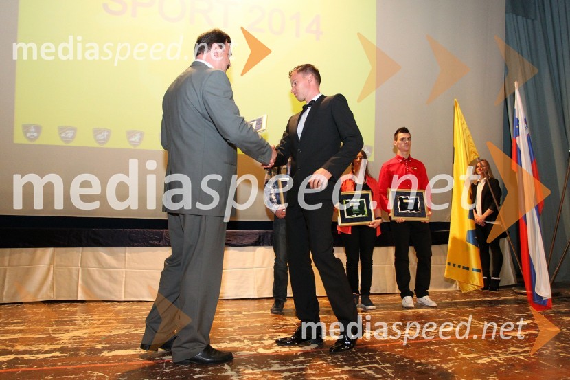  Drago Alenc, predsednik strokovnega sveta AMZS Šport pri AMZS Slovenija;  Matej Žagar, speedwayist (AMTK Ljubljana)Podelitev nagrad državnim prvakom AMZS
