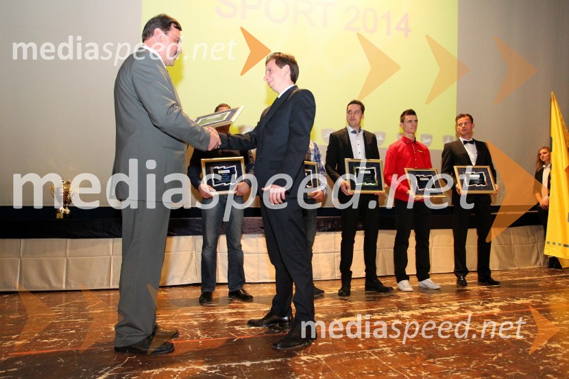  Drago Alenc, predsednik strokovnega sveta AMZS Šport pri AMZS Slovenija;  ... Podelitev nagrad državnim prvakom AMZS