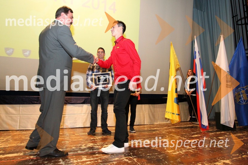  Drago Alenc, predsednik strokovnega sveta AMZS Šport pri AMZS Slovenija;  Tim Gajser, motokrosist (Motocross-Ski Gajser team)Podelitev nagrad državnim prvakom AMZS