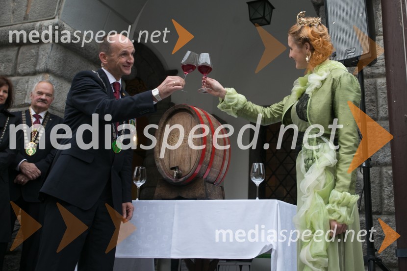  Drago Kregar;  Špela Štokelj, Vinska kraljica Slovenije 2014Znani Slovenci martinovali v Ljubljani