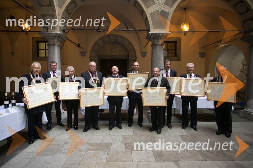 Najrajenci viteških vinZnani Slovenci martinovali v Ljubljani