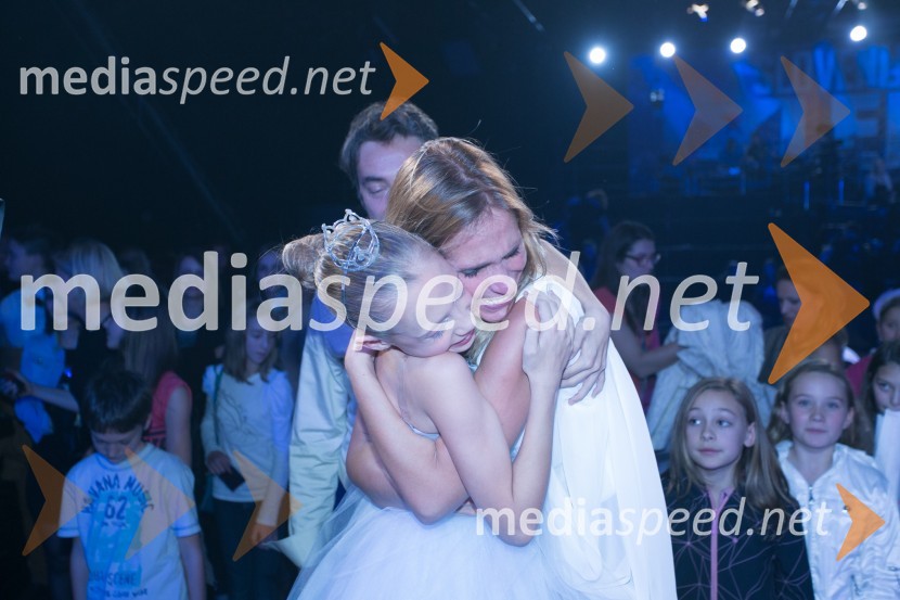  Alenka Vozlič;  Martina VozličSlovenija ima talent 2014, druga polfinalna oddaja