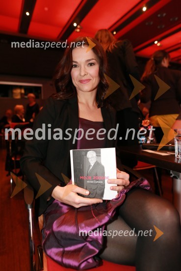  Carmen L. Oven, moderatorka, pisateljicaMoje zgodbe, predstavitev knjige Petra Čeferina