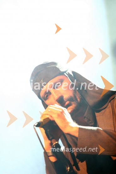 Pevec skupine LaibachNočna vožnja Audi