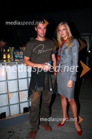 ... in Nataša Kranjc,  nekdanja Miss SlovenijeNočna vožnja Audi