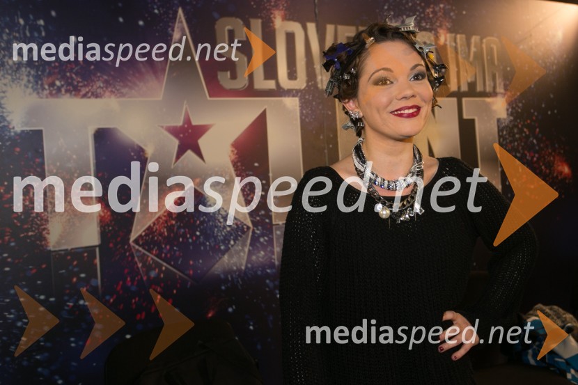  Jana Šušteršič, pevka, zmagovalka šova Slovenija ima talent 2014Slovenija ima talent 2014, tretja polfinalna oddaja