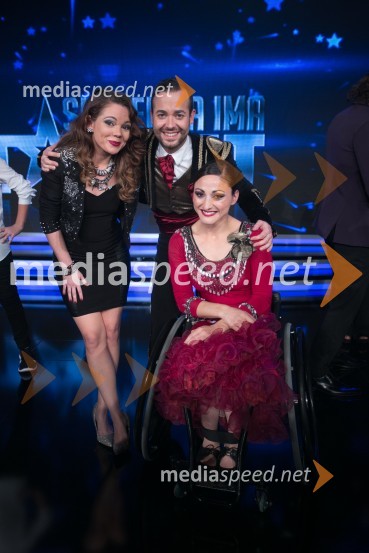  Jana Šušteršič, pevka, zmagovalka šova Slovenija ima talent 2014;  Klemen  Pirman, plesalec;  Barbara  Šamperl, plesalkaSlovenija ima talent 2014, tretja polfinalna oddaja