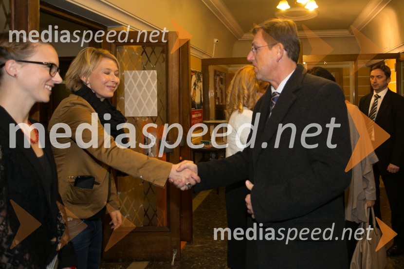  Tatjana Doma, dramaturginja SLG Celje; prof. dr. Miro Cerar, predsednik vlade Republike SlovenijeVorkšop na Moljera, premiera SLG Celje