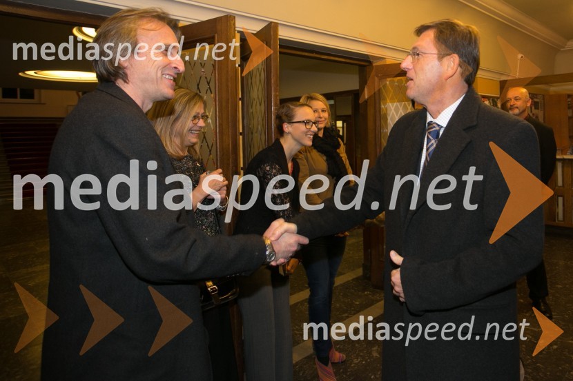  Matjaž Zupančič, režiser; prof. dr. Miro Cerar, predsednik vlade Republike SlovenijeVorkšop na Moljera, premiera SLG Celje
