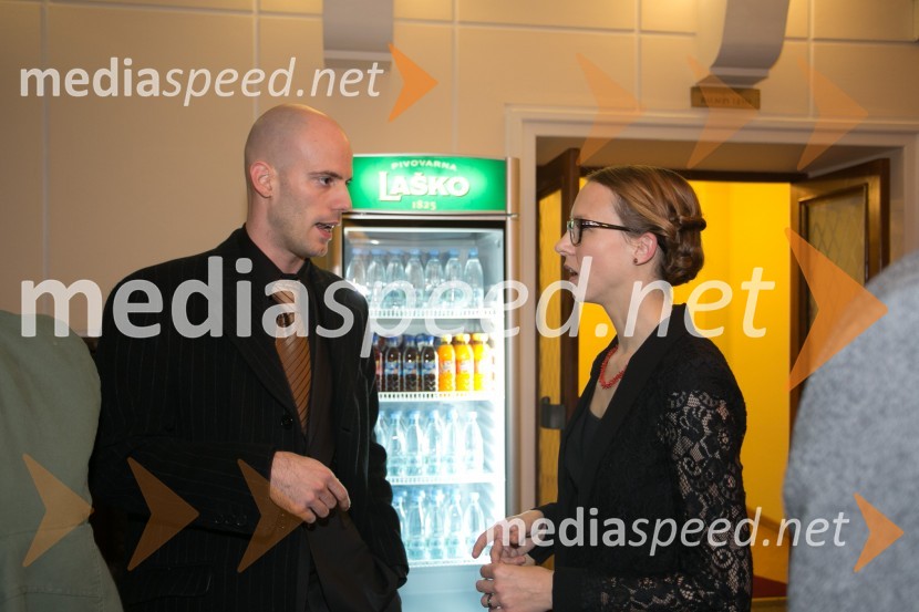  Uroš Gorjanc, oblikovalec svetlobe; mag. Barbara Petrovič, vodja marketinga in odnosov za javnostmi SLG CeljeVorkšop na Moljera, premiera SLG Celje
