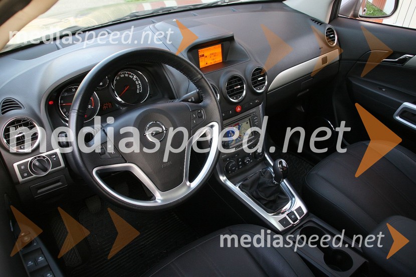 Opel Antara 2.2 CDTi AWD Cosmo, notranjostOpel Antara 2.2 CDTi AWD Cosmo, mediaspeed test