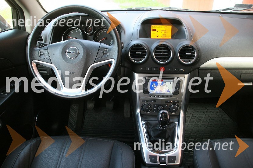 Opel Antara 2.2 CDTi AWD Cosmo, notranjostOpel Antara 2.2 CDTi AWD Cosmo, mediaspeed test