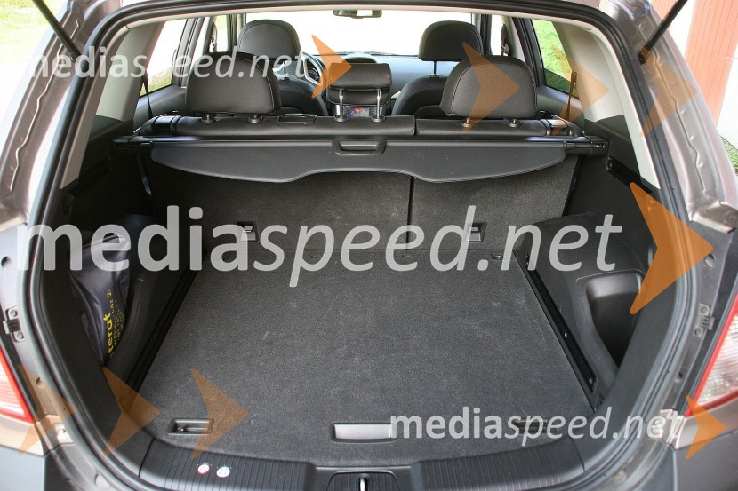 Opel Antara 2.2 CDTi AWD Cosmo, v osnovnem položaju je prostora za 475 litrov prtljageOpel Antara 2.2 CDTi AWD Cosmo, mediaspeed test