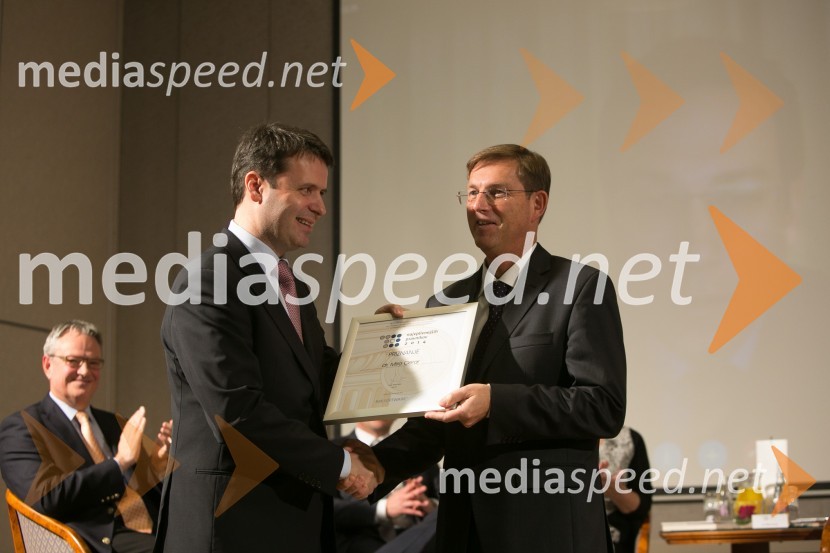 mag. Tomaž Iskra, direktor IUS SOFTWARE, d. o. o.; prof. dr. Miro Cerar, predsednik vlade Republike Slovenije10 najvplivnejših pravnikov, podelitev priznanj