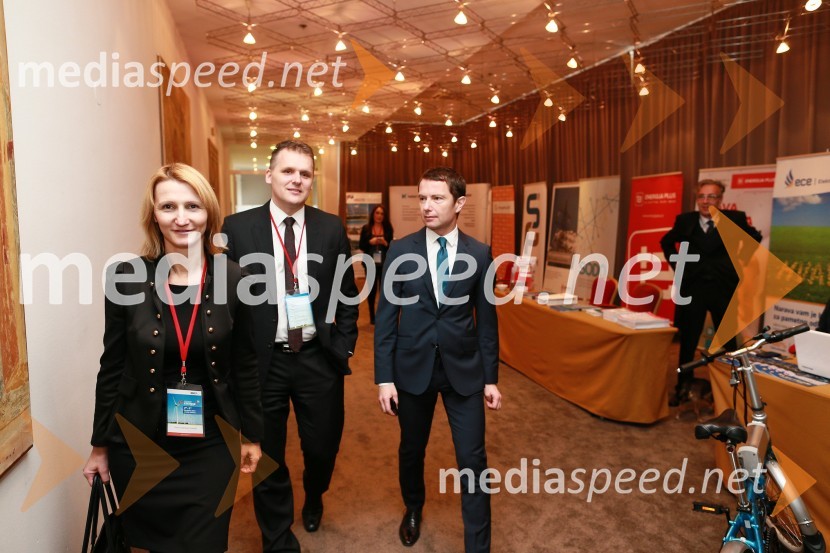  Ivana Nedižavec Korada, predsednica sveta Agencije za energijo RS; mag. Bojan Kumer, direktor Elektro Energija d.o.o.;  Tomaž Orešič, VaasaETT, predsedujoči konferenci Energija14Energija14, 10. mednarodna konferenca o energiji