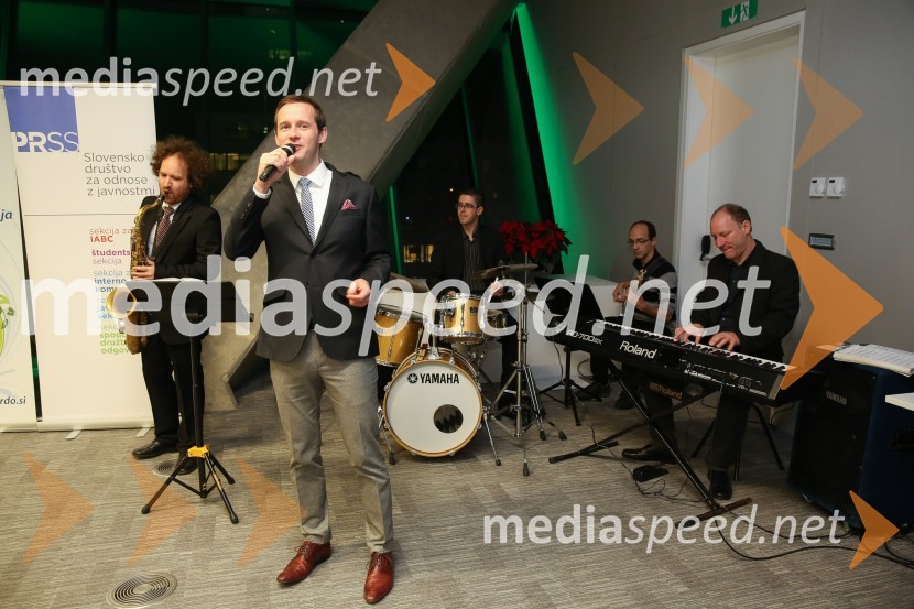 Big Band Grosuplje s pevcem Blažem VrbičemPodelitev nagrad družbene odgovornosti HORUS