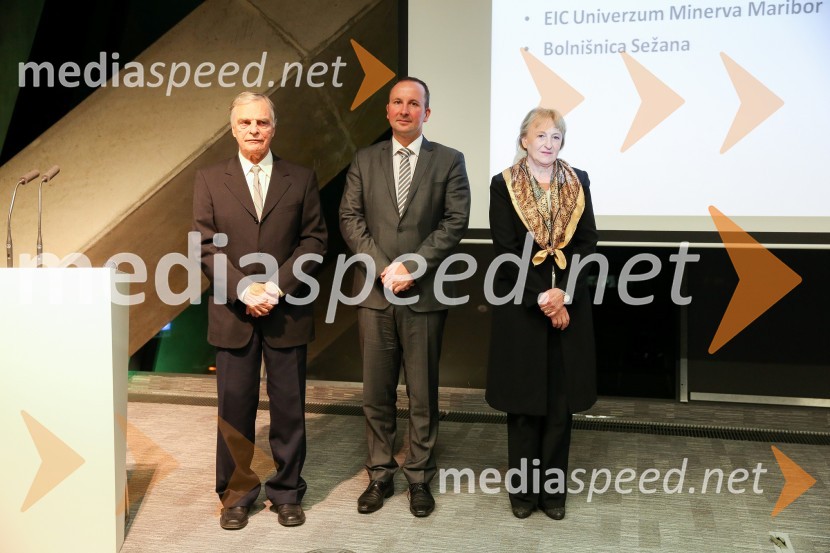 ddr. Matjaž Mulej, Predsednik Strokovno-organizacijskega odbora nagrade Horus;  Tadej Slapnik, državni sekretar, kabinet predsednika Vlade RS; mag. Silvana Šonc, direktorica, Bolnišnica SežanaPodelitev nagrad družbene odgovornosti HORUS