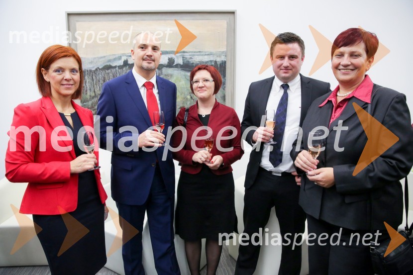  Mateja  Hauser, direktorica Dosor Radenci;  Drago Dervarič, direktor, Saubermacher Komunala Murska Sobota;  ... ;  ... ;  ... Podelitev nagrad družbene odgovornosti HORUS