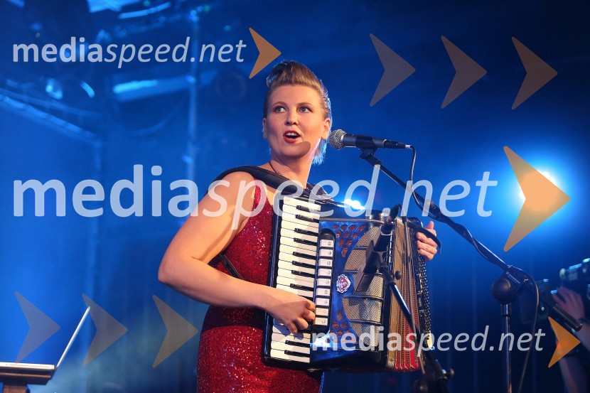  Petra Trobec, glasbenica, skupina ManoucheKoncert Manouche z znanimi gosti
