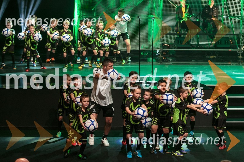 Otroci nogometne šole Marinka GalićaŠportnik leta 2014