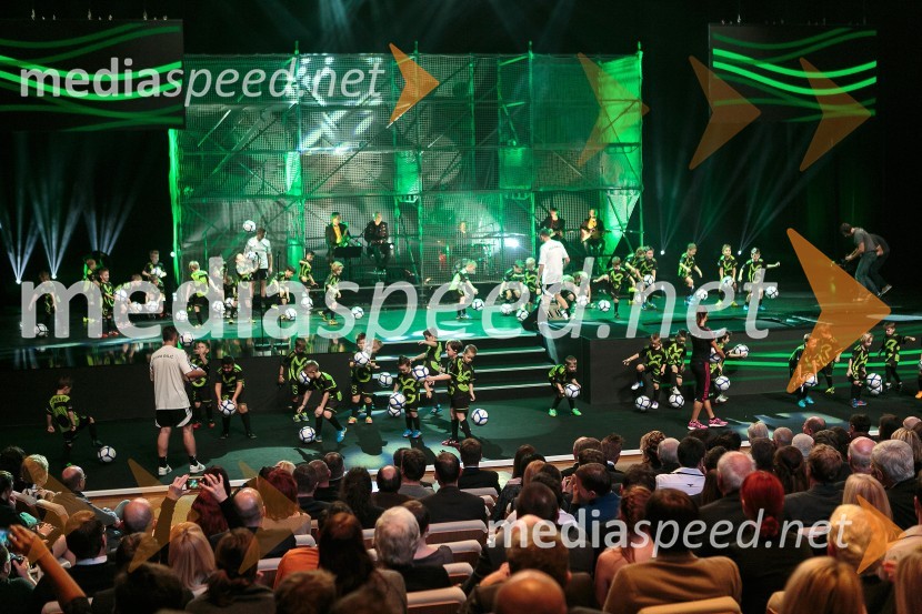 Otroci nogometne šole Marinka GalićaŠportnik leta 2014