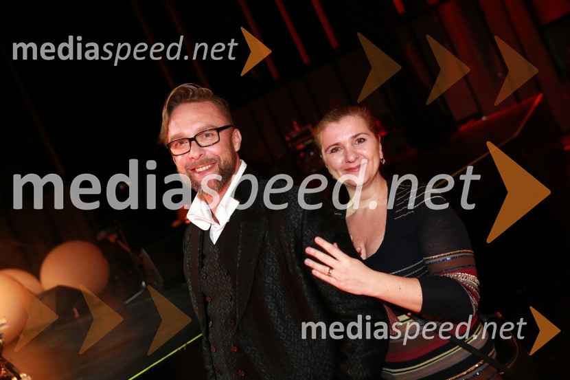  Matej Filipčič, režiser;  Dolores Podbevšek, direktorica marketinga Delo, d.d.Vikendovi Gongi popularnosti, podelitev 2014