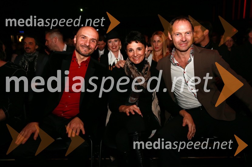  Branko Čakarmiš,  programski direktor Pro Plusa;  Andreja Potrebuješ;  Jože Potrebuješ, skupina ČukiVikendovi Gongi popularnosti, podelitev 2014